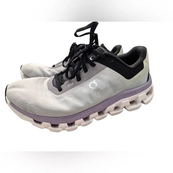 On Running Women’s Size 7.5 Cloudflow 4 in Fade/Wisteria - Picture 3 of 7